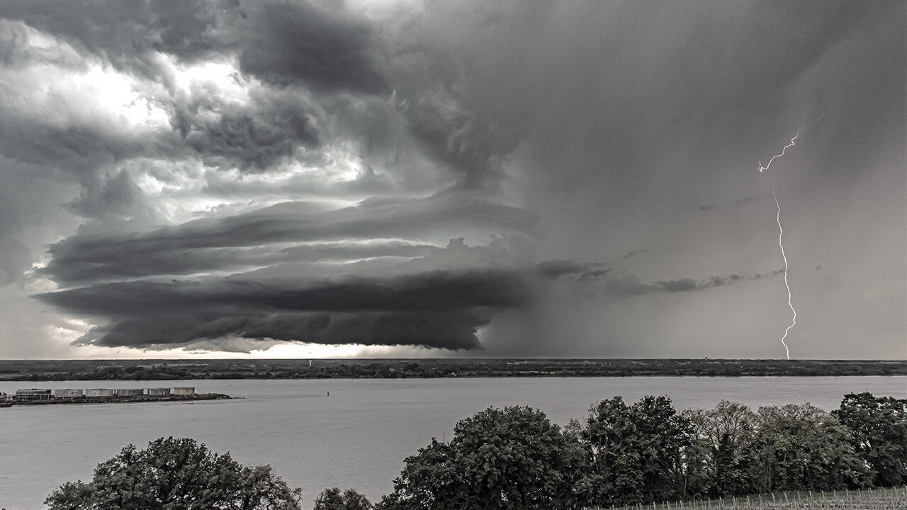 Supercell storm with a wall cloud in B&W by 🇫🇷 French storm chasers